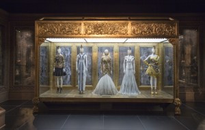 3._Installation_view_of_Romantic_Gothic_gallery_Alexander_McQueen_Savage_Beauty_at_the_VA_c_Victoria_and_Albert_Museum_London-1024x655